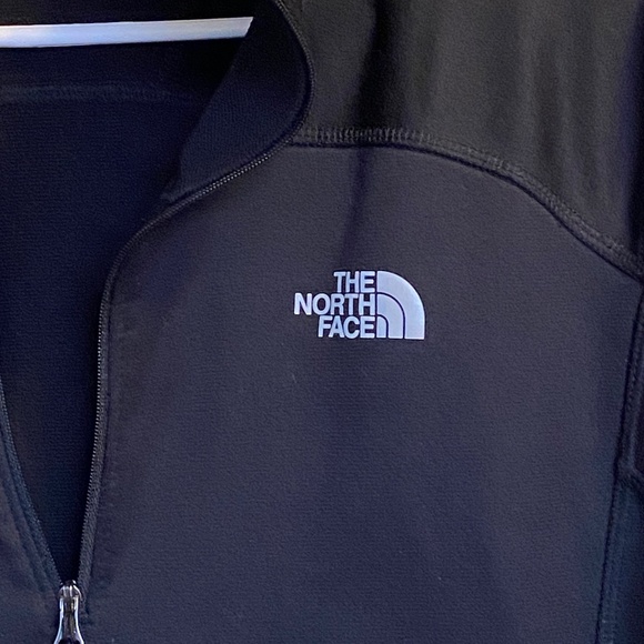 The North Face Men's Size Large Polyester Lightweight Outer Shell 1/4 Zip front - Picture 2 of 7